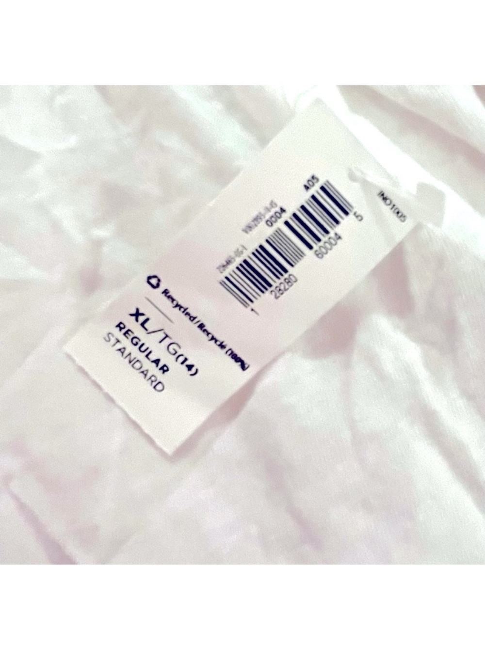 🆕- White Cotton Ladder Stitch Design Top. Size: XL - Picture 4 of 6